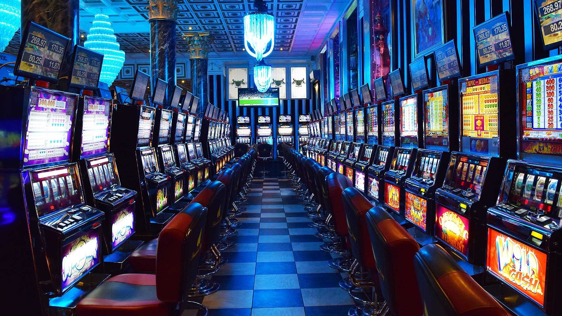Charming Queens ile kraliçelerle takıl, parayı kap! Bahisbet'te lüks bir deneyim yaşa.